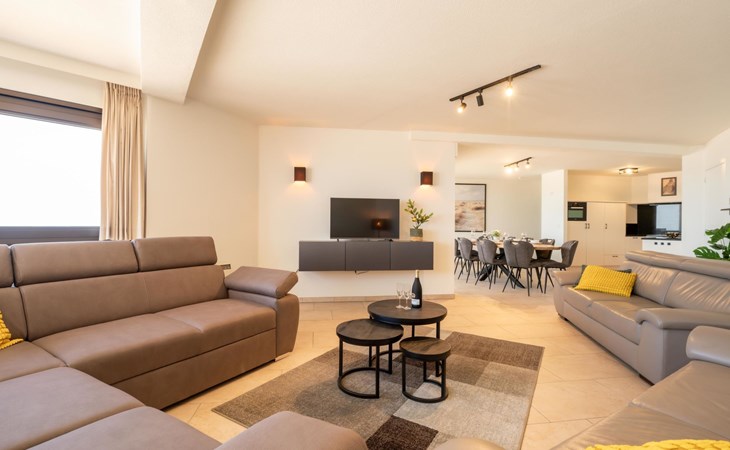 Aqua Vista with parking and seaview 1