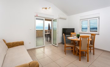 2 bedroom lovely apartment in Omisalj 3
