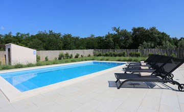 Haus Nina mit beheiztem Schwimmbad 3