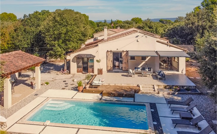 Nice home in Pernes-les-Fontaines 1