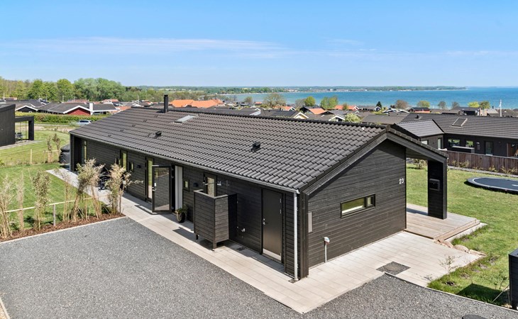 4 bedroom stunning home in Sjølund 1