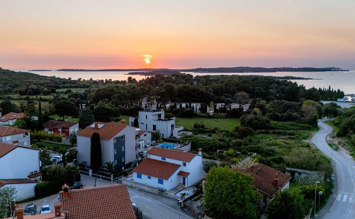 Awesome home in Pula with house sea view 1