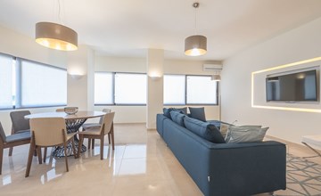 Stilvolle 2 Schlafzimmer, nur wenige Schritte von Fokionos Negri 3