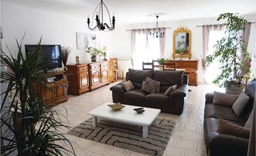 Cozy home in Creissan with WiFi 2