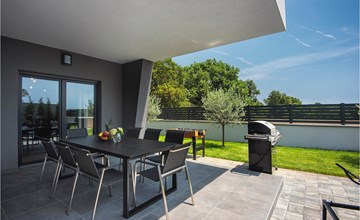 Villa Tika 2