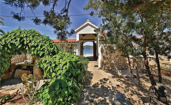 Awesome home in Drvenik Mali 1