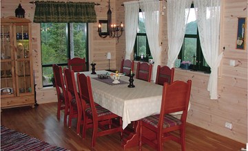 5 bedroom awesome home in Kvinlog 3