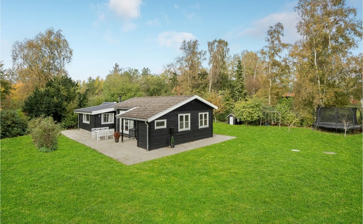 2 bedroom nice home in Askeby 1