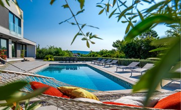 4 bedroom stunning home in Rakalj 2