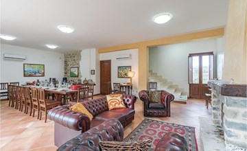Beautiful home in Torchiara 3