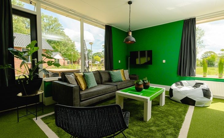 Kinderbungalow FC Mölke stadion met warme bubbeltub I 6 pers. 1