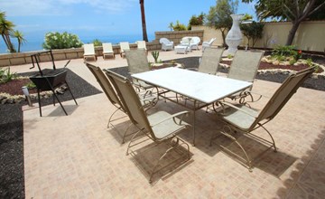 Apartment mit Terrasse, Pool und Garten 2