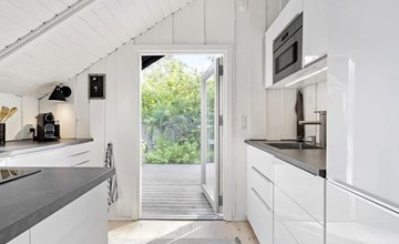 "Andy" - 150m from the sea 2