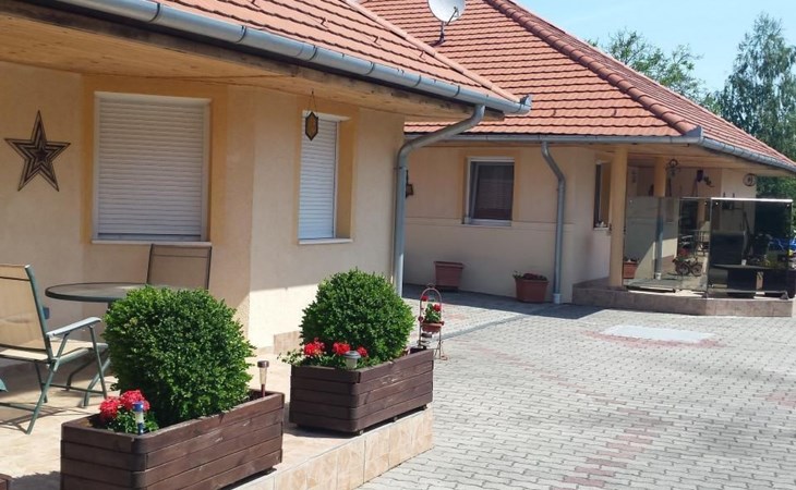 Hochwertiges Ferienhaus Steffi mit Terrasse 1