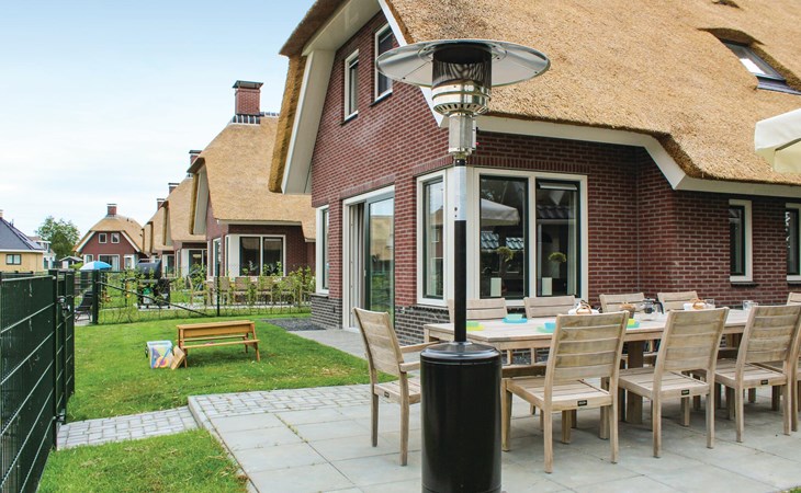 5 bedroom amazing home in Idskenhuizen 1