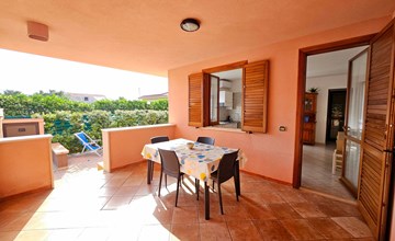 Helle mediterrane Villa mit Veranda und Garten 3