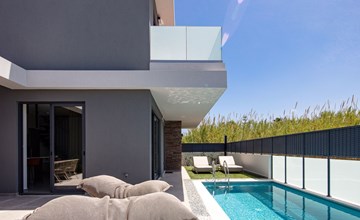 VillaSaints II - Elegante Pool-Villa in Strandnähe 2