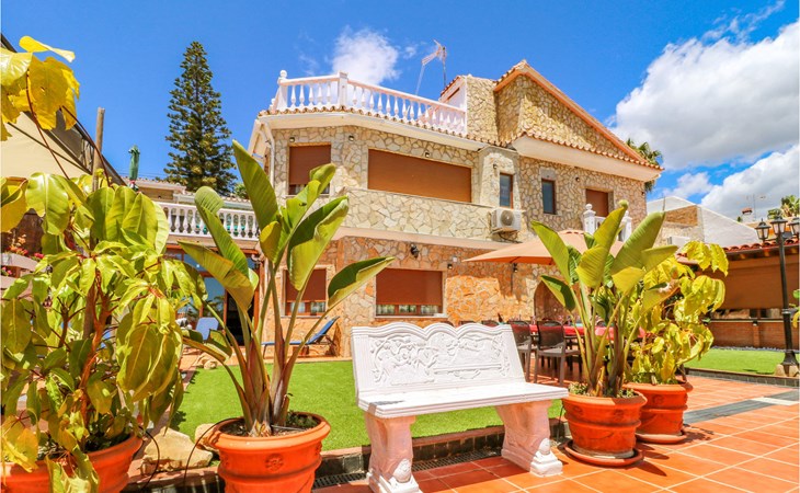 Awesome home in Benajarafe 1