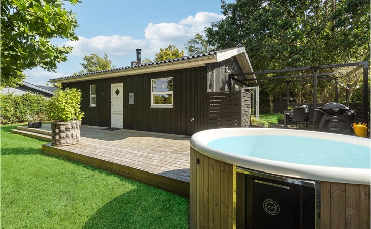 Lovely home in Hadsund with WiFi 1