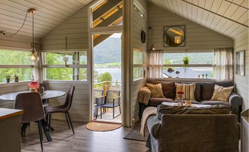Gorgeous home in Lavik with house sea view 3