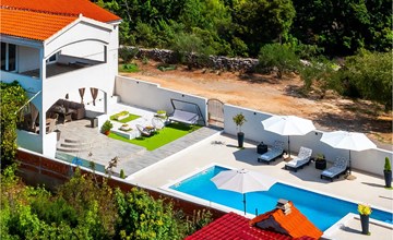 Pet friendly home in Lozovac 2
