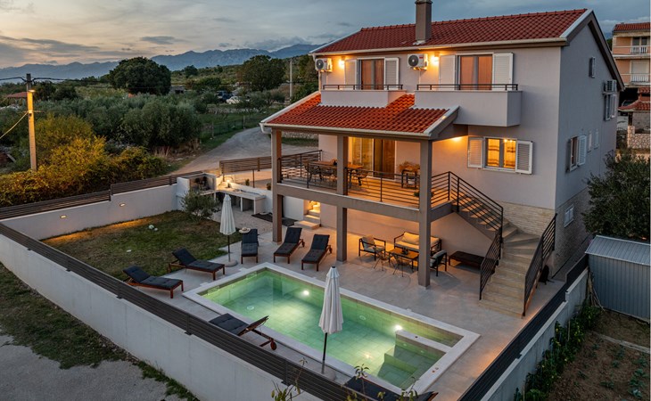 Awesome home in Podgradina 1