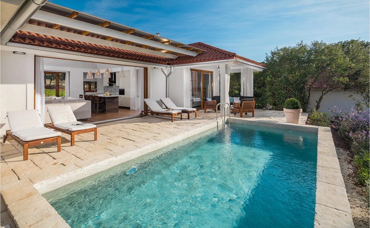 Luxury Beach Villas Porto Bus 1