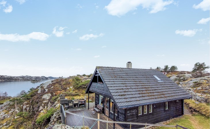4 bedroom gorgeous home in Fitjar 1