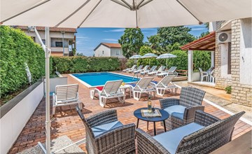 1 bedroom beautiful apartment in Porec 2