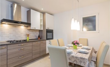 3 bedroom cozy home in Trget 3