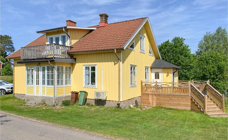 2 bedroom gorgeous home in Hyltebruk 1