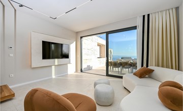 3 bedroom beautiful home in Makarska 3