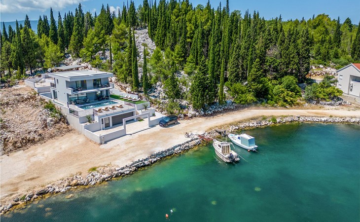 Stunning home in Blace 1