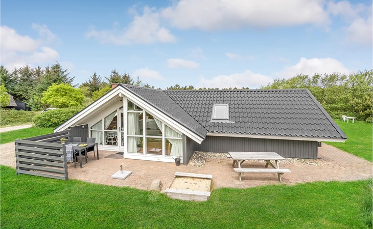 Nice home in Hvide Sande with sauna 1