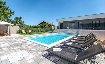 Beautiful home in Rastane Donje 2