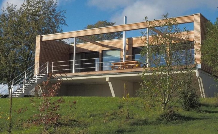 Exklusives Ferienhaus mit Terrasse und Garten 1