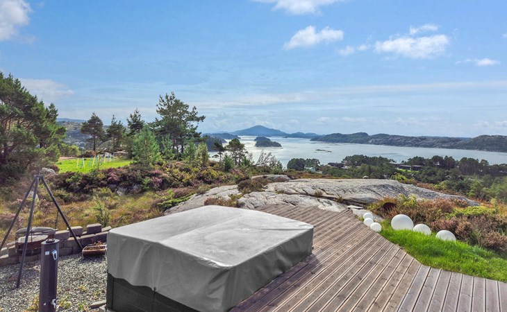 Beautiful home in Fitjar with house sea view 1