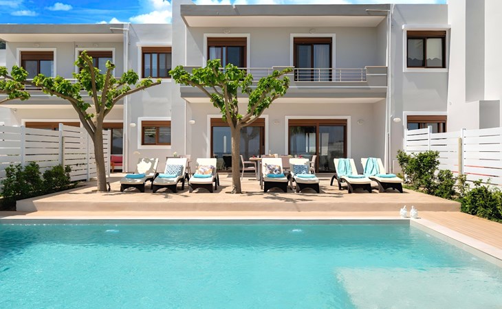 Sunlight Villa Beheizter Pool 1