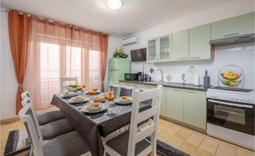 Nice apartment in Novi Vinodolski 3