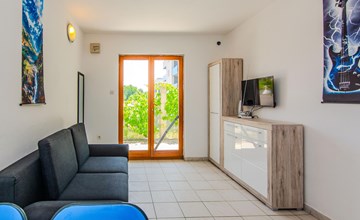 1 bedroom nice apartment in Nin 2