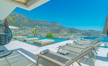 Moderne Luxusvilla für bis zu 12 Personen 2