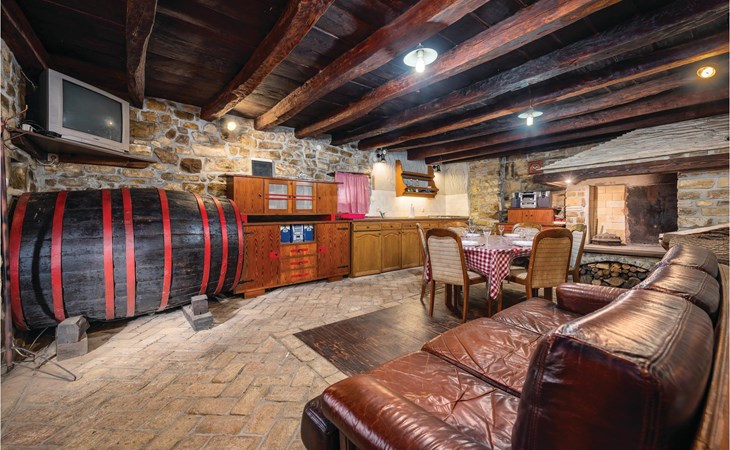 2 bedroom gorgeous home in Marcenagla 1