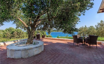 Beach front home in Okrug Gornji 3