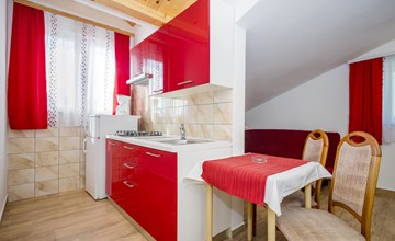 Hilde Red 3