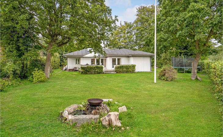 Beautiful home in Ebeltoft with kitchen 1