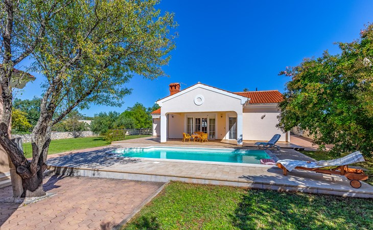 Awesome home in Peroj 1