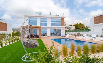 Luxuriöse Villa mit 4 Schlafzimmern, Pool und Whirlpool 3