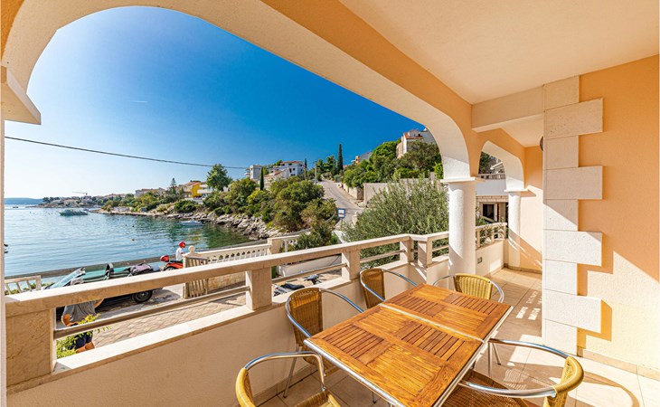 Nice apartment in Okrug Gornji 1