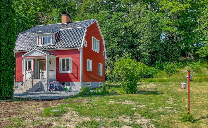 Nice home in Edsbruk with kitchen 1