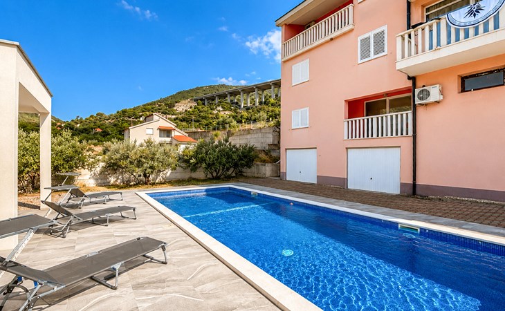 Nice apartment in Vrgorac with swimming pool 1